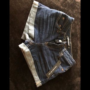 Dollhouse Stretch Shorts Size 1